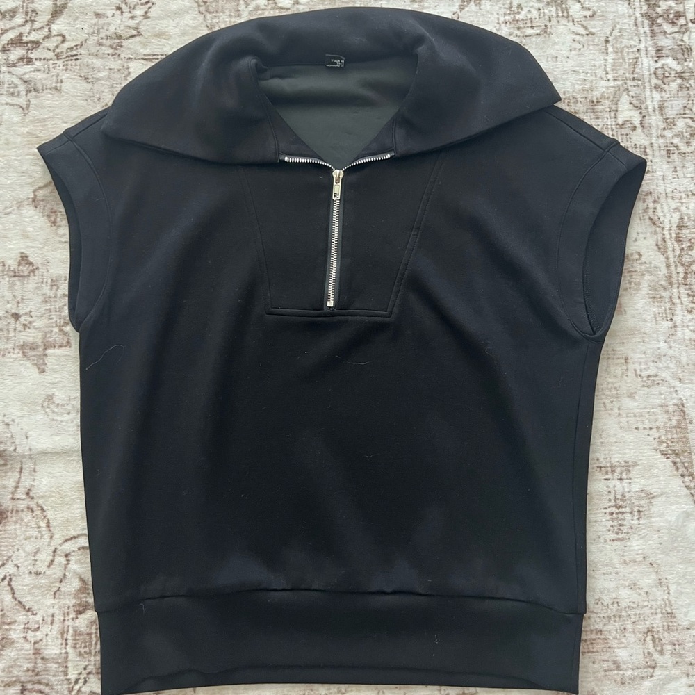 Elegant Black Sleeveless Hoodie with Zip